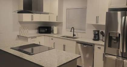 Comfortable 4 bedroom house with pool