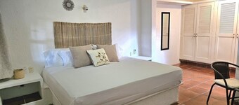 Home in Bahias de Huatulco / Casa en Bahias de Huatulco