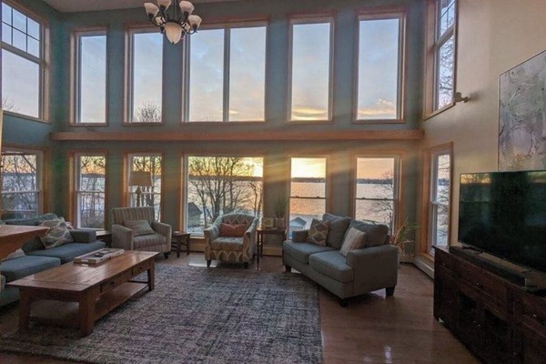 Smart TV, chimenea, videojuegos y reproductor de DVD