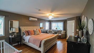 6 bedrooms, desk, iron/ironing board, travel crib