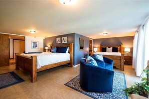 6 habitaciones, escritorio y tabla de planchar con plancha
