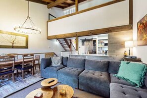 TV, fireplace, stereo - Dreamy 3BR Tahoe Cabin | Hot Tub (South Lake Tahoe)