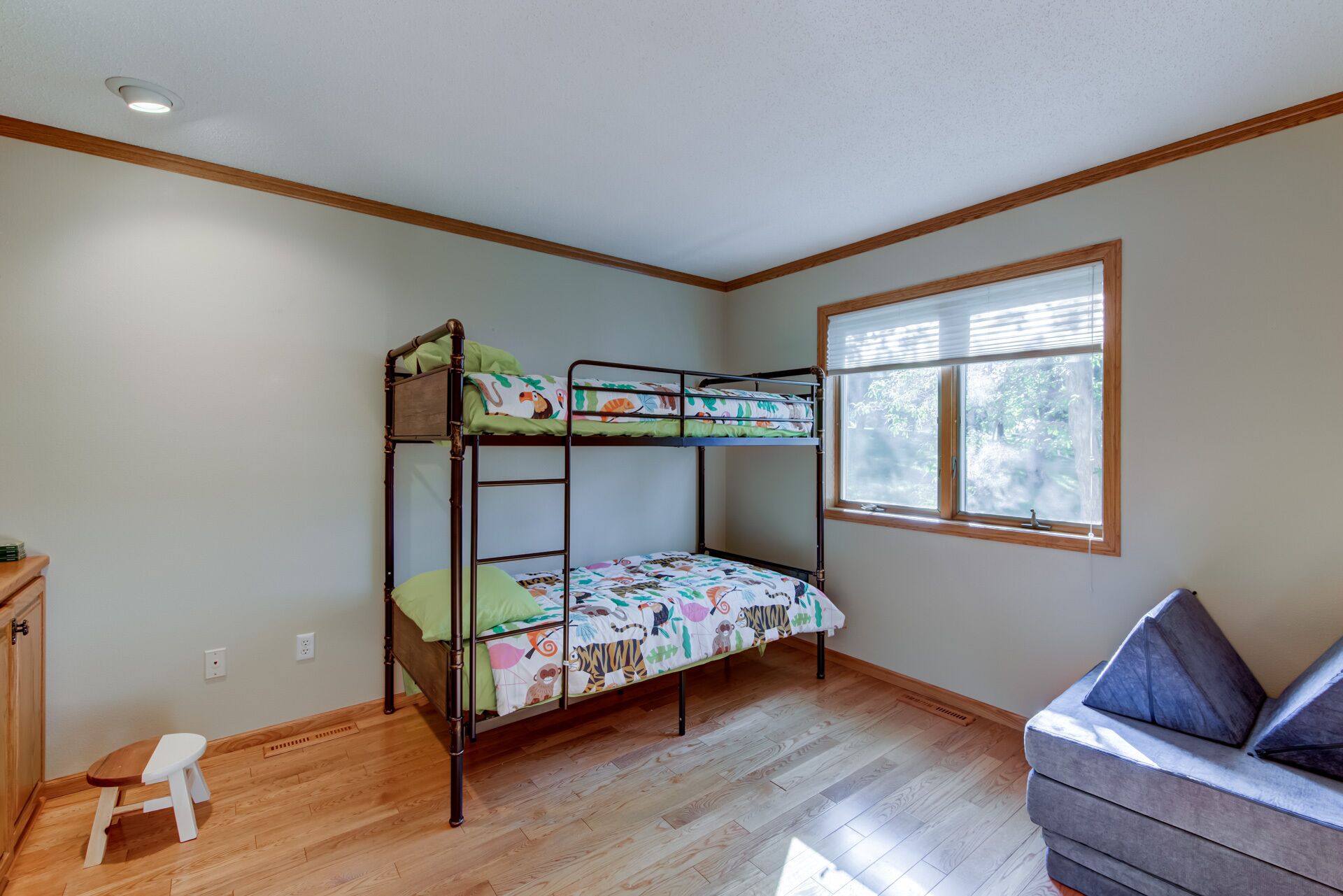 6 habitaciones, escritorio, tabla de planchar con plancha y wifi gratis 