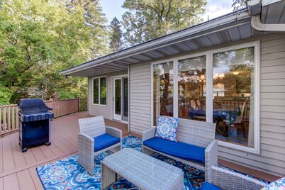 LAKESIDE PARADISE:6BR/12 Bed/3.5bath/Games/Swim/Bonfire/Arcade--Battle Lake 5min