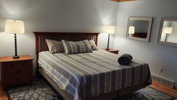 6 bedrooms, desk, iron/ironing board, free WiFi