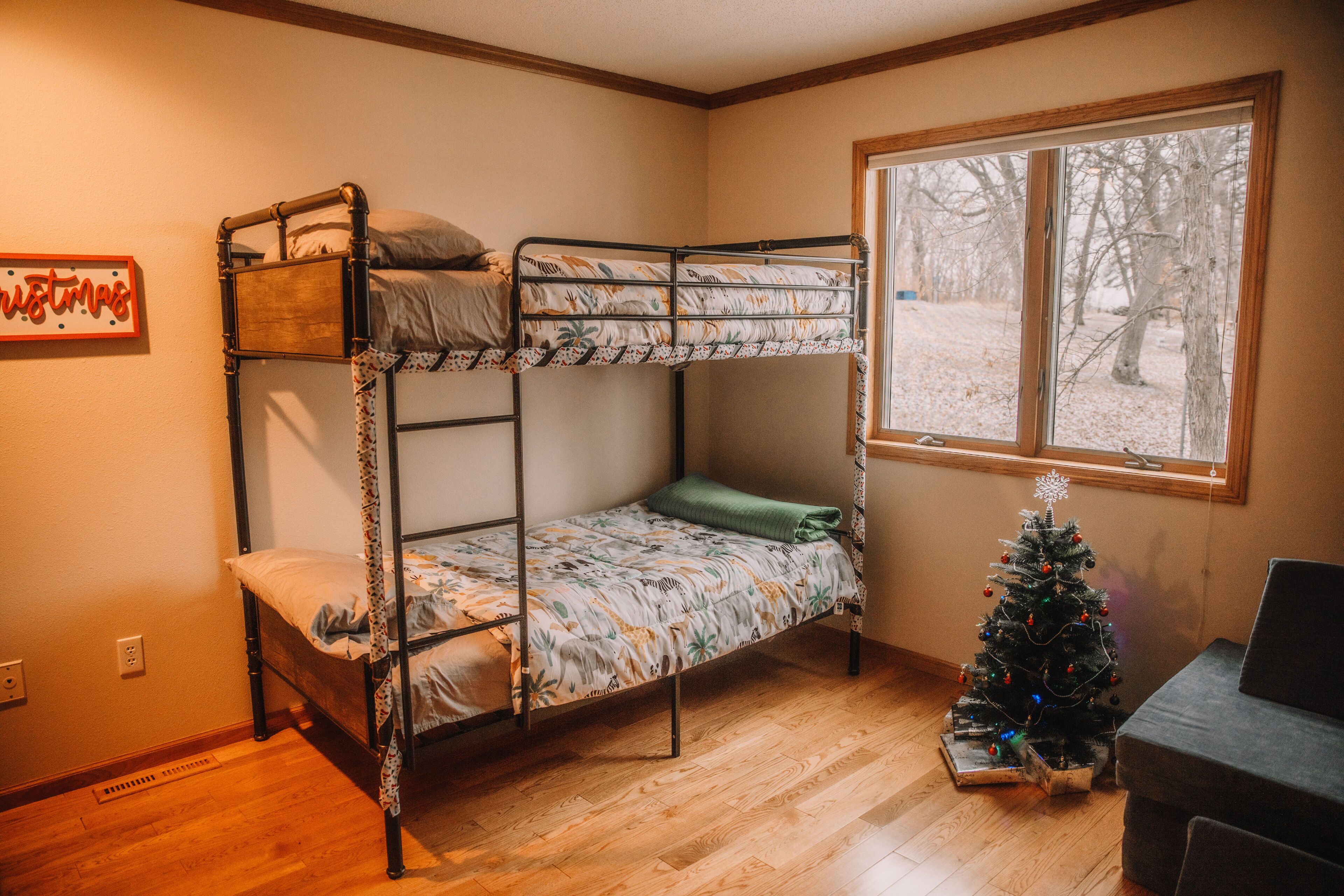 6 bedrooms, desk, iron/ironing board, free WiFi