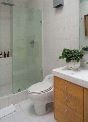 Classic Apartment | Bathroom
