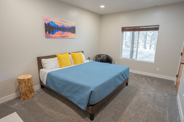 6 chambres, fer et planche à repasser, lit de bébé portatif