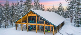 Premier Island Park Retreat - 6 BR, Climbing Wall, Game Room, Sleeps 15, Garage