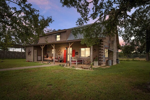 Exterior - Doe Creek Horse Ranch in Bandera (Bandera)