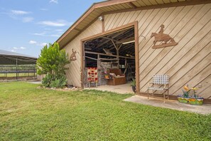 Exterior - Doe Creek Horse Ranch in Bandera (Bandera)