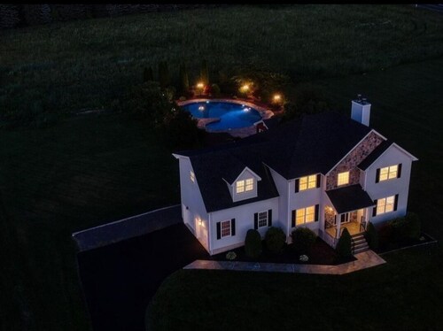 Beautiful modern villa with pool suana hot tub...