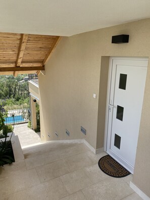 Exterior detail - Peaceful Summer villa with outdoor pool (Srinjine)