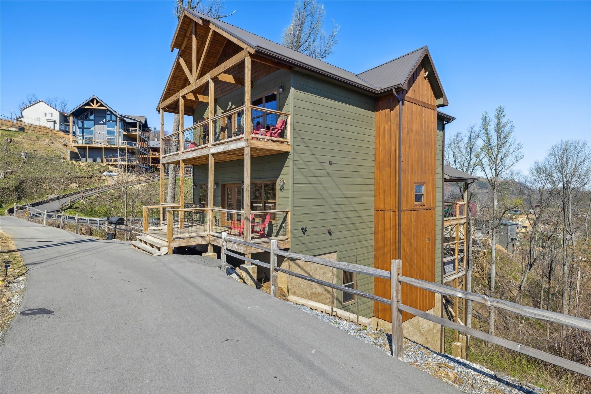 Grande Vue Lodge - Chalet Village- Hot Tub- New Construction- Long range Views🏔