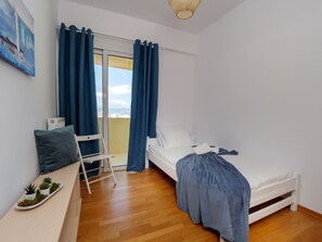 4 bedrooms, desk, iron/ironing board, free WiFi