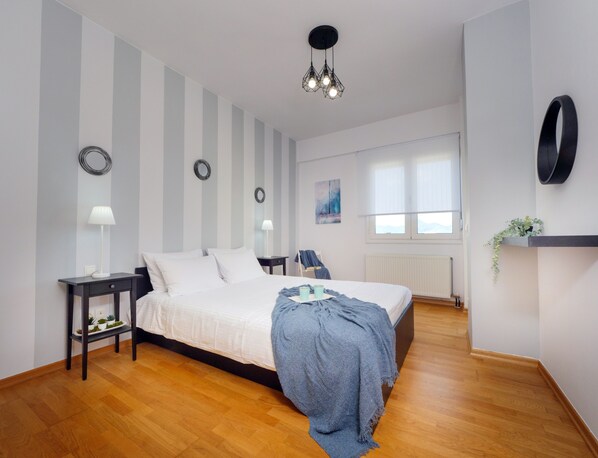 4 bedrooms, desk, iron/ironing board, free WiFi