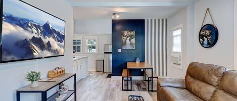 Smart TV, music library, video library, stereo