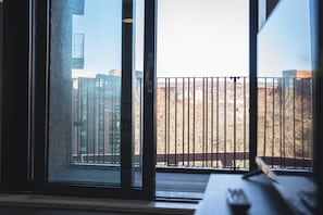 Departamento exclusivo, con acceso para personas discapacitadas, baño privado | Vista del balcón