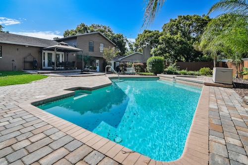 Private Home - Pool & Game Room