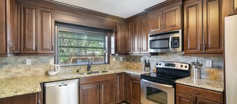 Private Home - Pool & Game Room