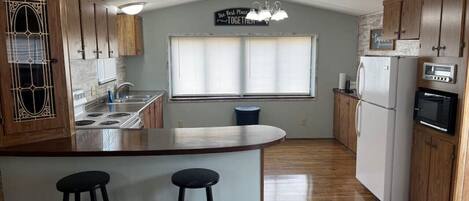 Fridge, microwave, oven, coffee/tea maker