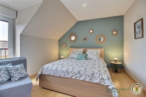 1 habitación, tabla de planchar con plancha, wifi gratis y ropa de cama 