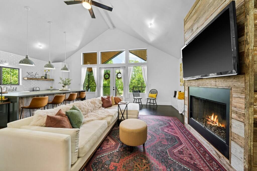 Télévision, cheminée