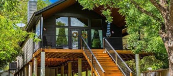 Riverfront Retreat · Walk to Dining · 2 Kings · Deck ·