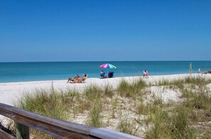 Beach nearby, sun loungers, beach towels - Naples Lakefront Listing! Heated Pool! Mins Drive to Beach, Shops & Restaurants! (Naples)