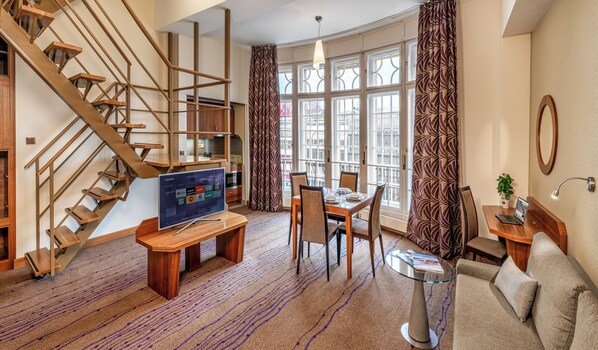 Loft | Hypo-allergenic bedding, in-room safe, individually decorated