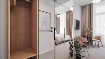 Classic Studio | Hypo-allergenic bedding, in-room safe, individually decorated