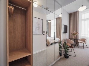 Classic Studio | Hypo-allergenic bedding, in-room safe, individually decorated - Crown Palace Apartments by Adrez (Prague)