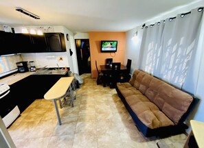 Smart TV, estéreo, monitor de computadora