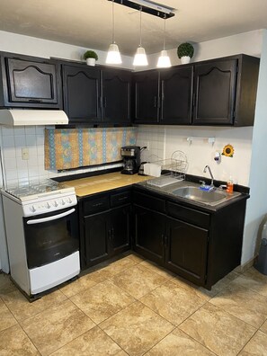 Microondas, cafetera/tetera, tostadora, olla para langostas o cangrejos