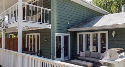 Muskoka Four Bedroom House on the Lake