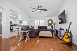 Smart TV, fireplace, stereo, offices