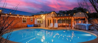 Coastal Escape: Heated Pool, Hot Tub, Grill!
