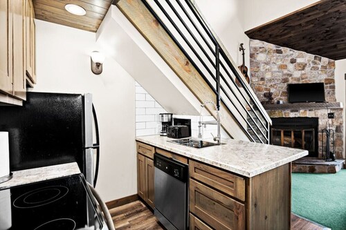 Rustic Chalet | Ski-In/Out | Hot Tub, Pool, Gym