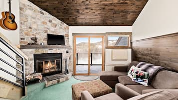 Smart TV, fireplace, DVD player, table tennis