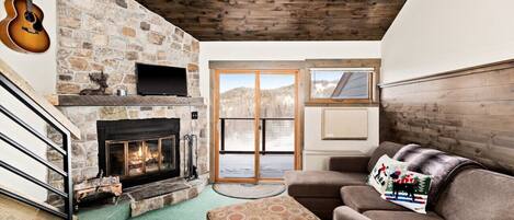 تلفزيون ذكي، مدفأة، مشغل دي في دي، تنس طاولة