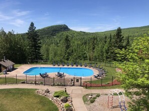 Alberca techada y alberca climatizada