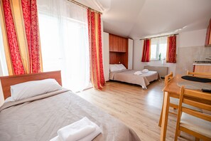 7 habitaciones, tabla de planchar con plancha y wifi gratis 