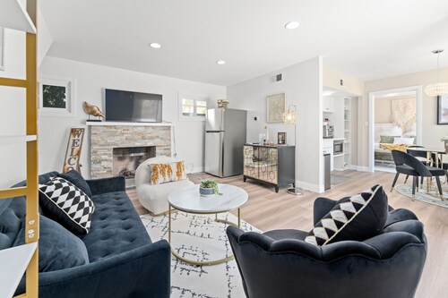 beautiful and quiet/2 beds/2baths house