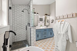 Combined shower/bathtub, hair dryer, towels, soap