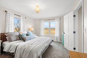 5 bedrooms, travel crib, free WiFi, bed sheets - 20 ft swim spa! 5 bed, 4 bath, hot tub, 5 acres, game room, north CO Springs! (Colorado Springs)
