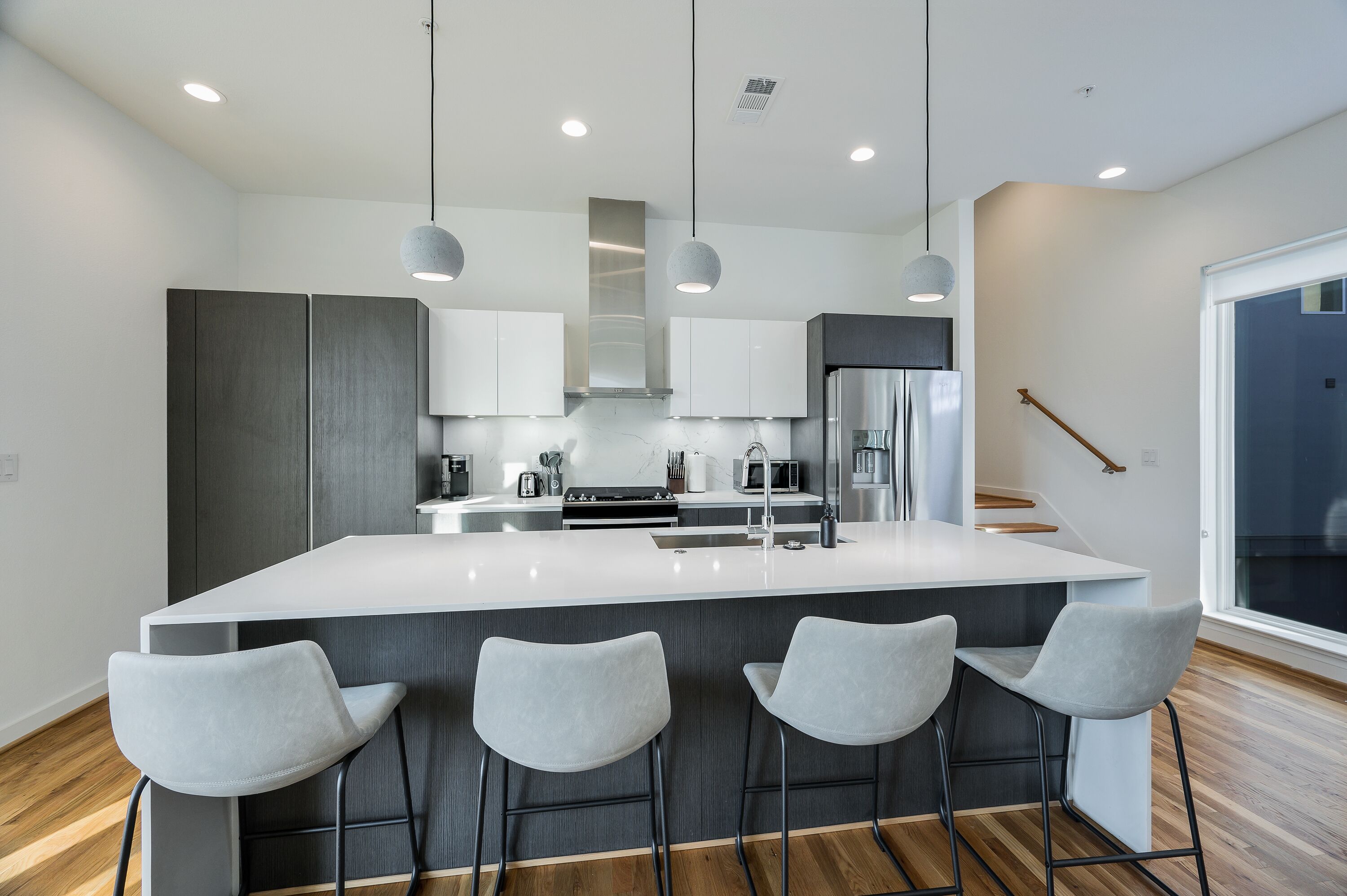 Private Dallas Skyline rooftop home with garage!