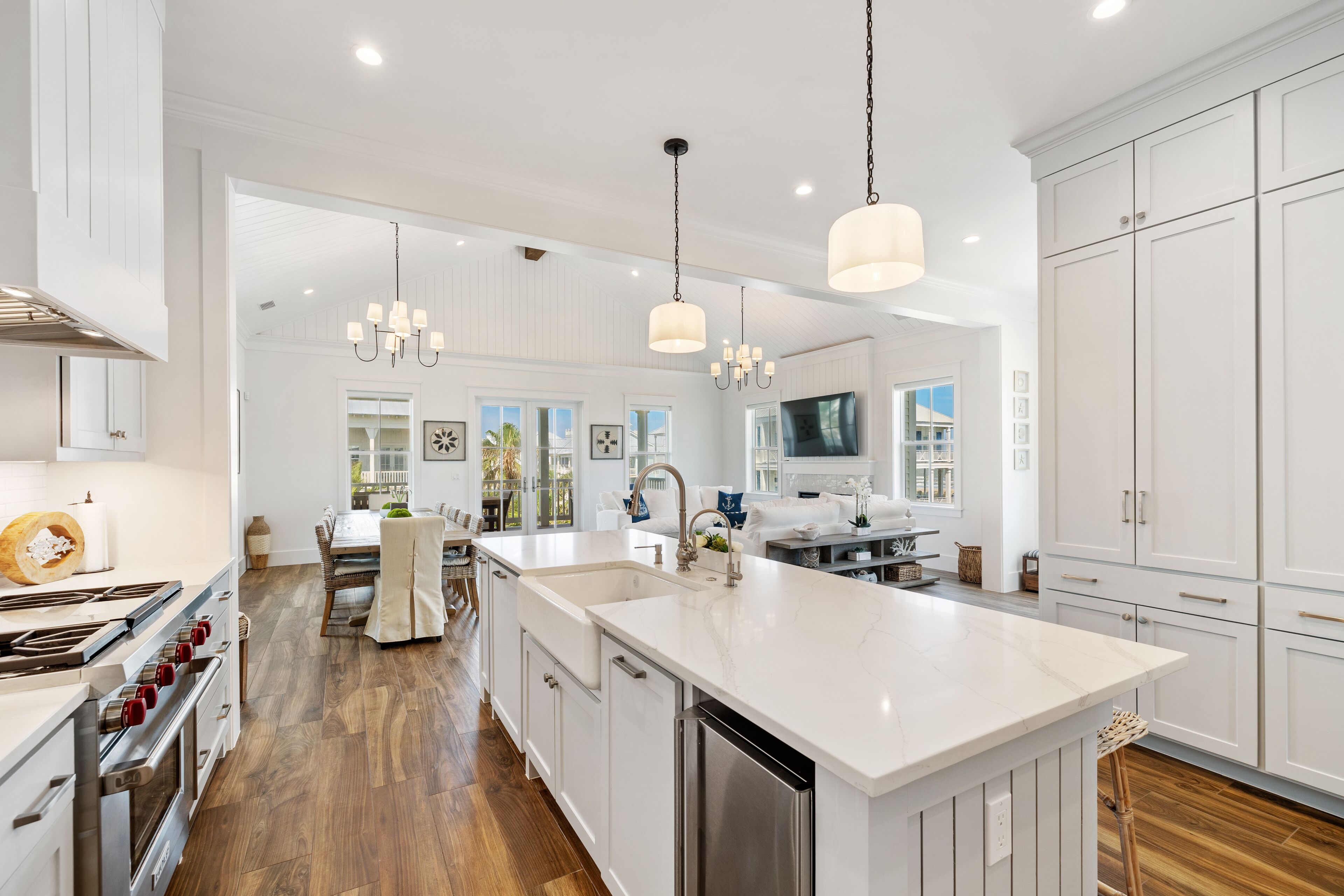 Kjøleskap, mikrobølgeovn, ovn og oppvaskmaskin