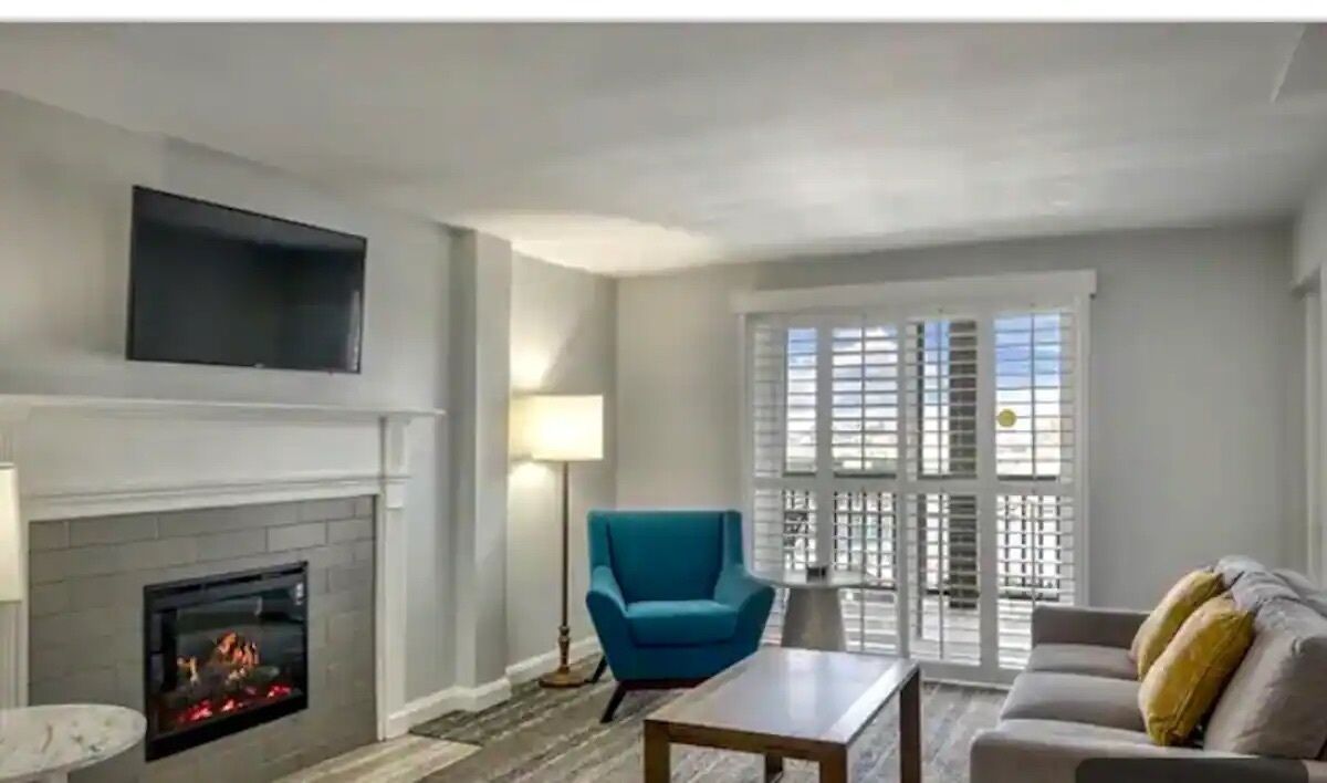 Large Luxury condo for 4-8 great location water views only available August19-23