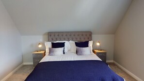 5 bedrooms, iron/ironing board, free WiFi, bed sheets