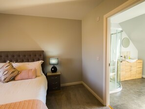 5 Schlafzimmer, Bügeleisen/Bügelbrett, kostenloses WLAN, Bettwäsche